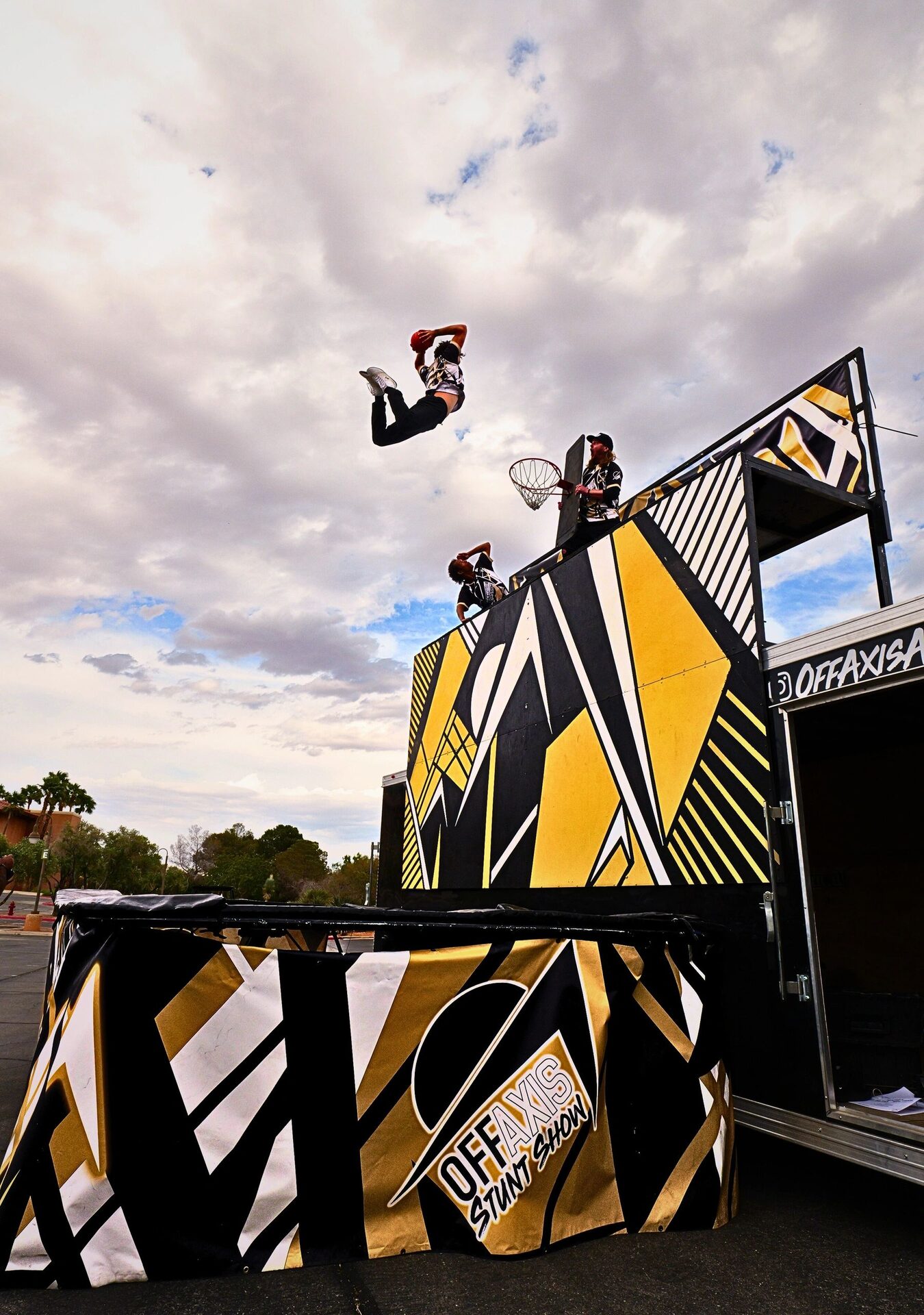 Trampwall slam dunk